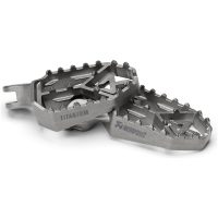 Adventure Footpeg Set (Titanium) Suzuki V-STROM 800/800DE/1050 2020-20 Akrapovic